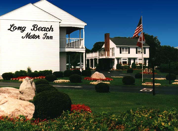 The front lawn area of the Long Beach Motor Inn